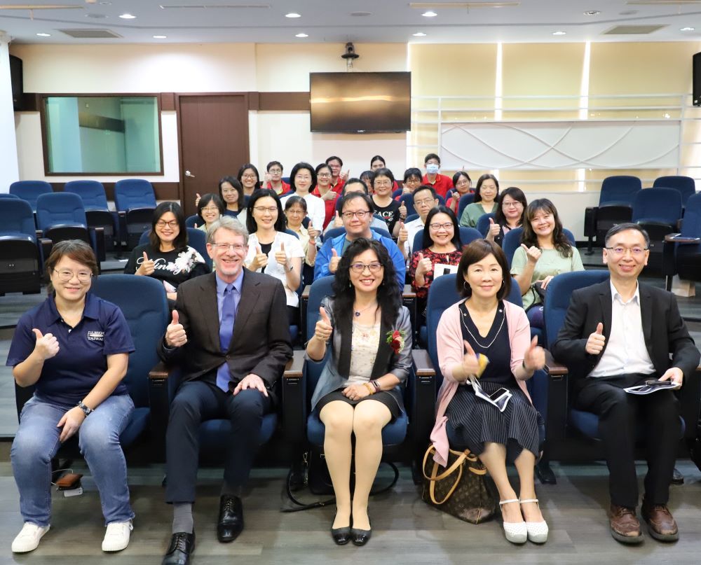 美國傅爾布萊特學術交流基金會（Fulbright Taiwan）執行長（Dr. Randall Nadeau）應國際處之邀親臨本校辦理傅爾布萊特獎助金說明會，出席的師長十分踴躍。