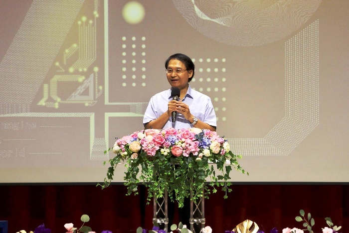 本校第八、九任校長郭艶光校長致詞