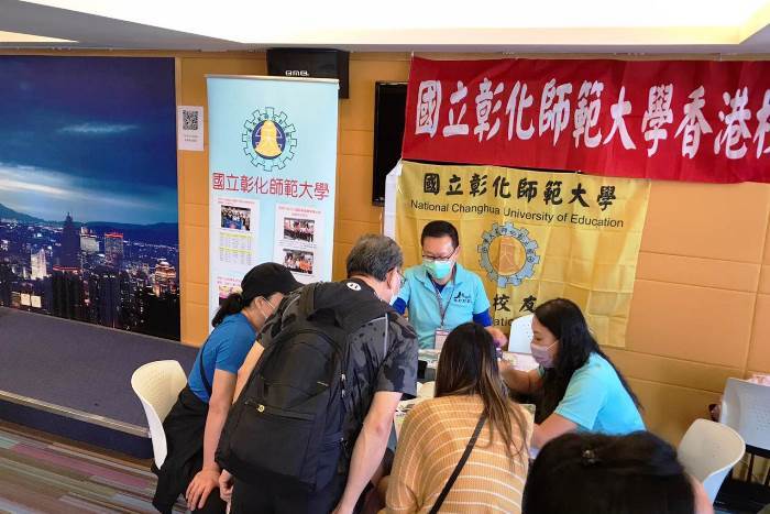 香港校友會駐場服務，吸引不少當地師生與家長