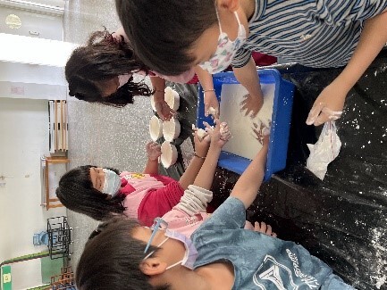 透過動手做做看，推廣「剛柔並濟—非牛頓流體的奧妙」。