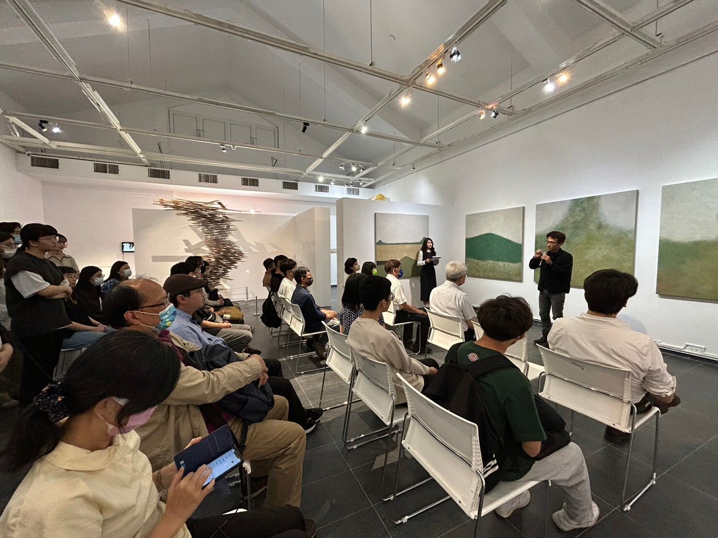 國立臺南藝術大學材質創作與設計系龔義昭助理教授代表上台致詞。