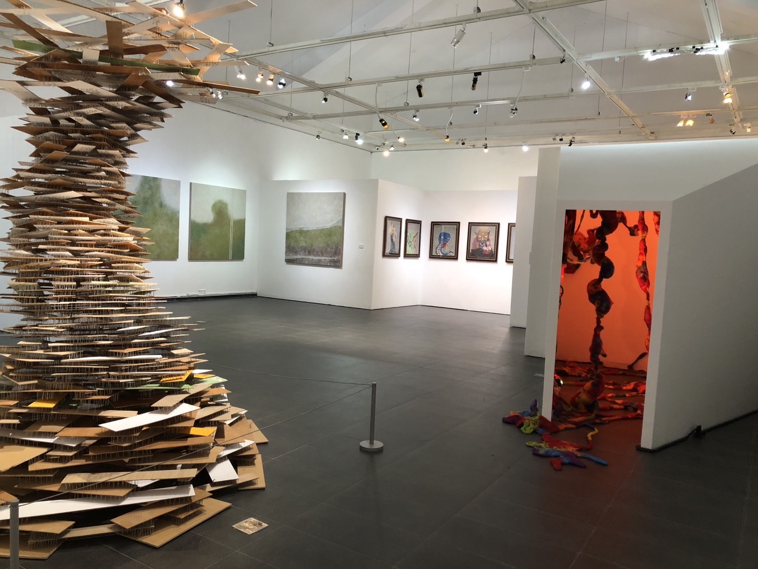 參展作品包含立體、平面多元形式。