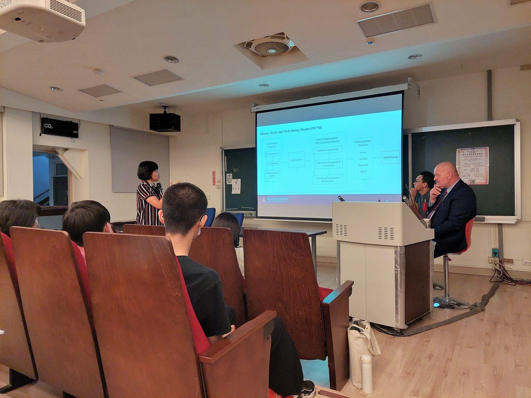 詹孟琦老師回應演講內容。