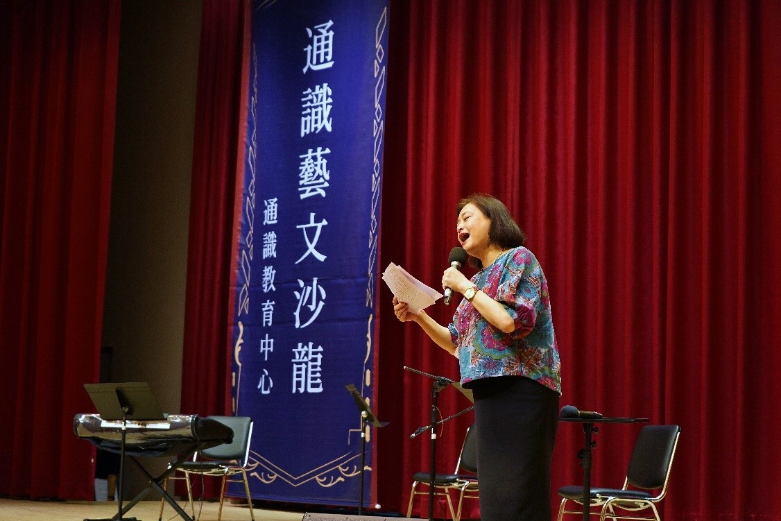 林千惠副校長開場致詞，並獻唱一曲「雨夜花」，向自己同樣出生於1930年代的父母致敬。