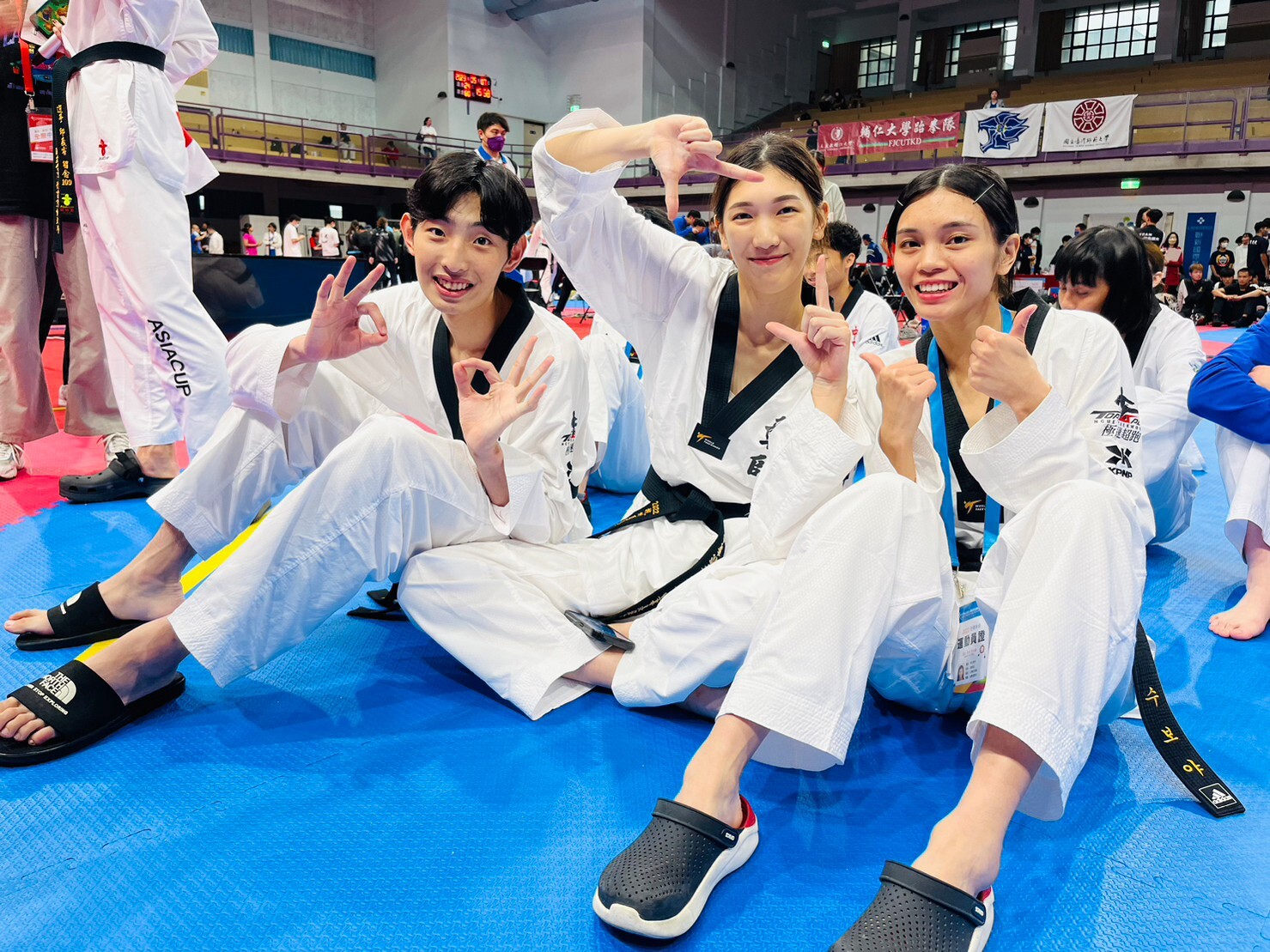 跆拳道金牌（由左至右為：徐晧鈞、林唯均、蘇柏亞）