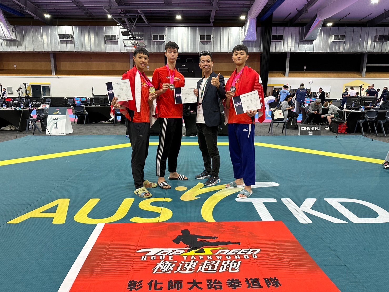 獲獎學生與本校運動學系蘇泰源老師合影