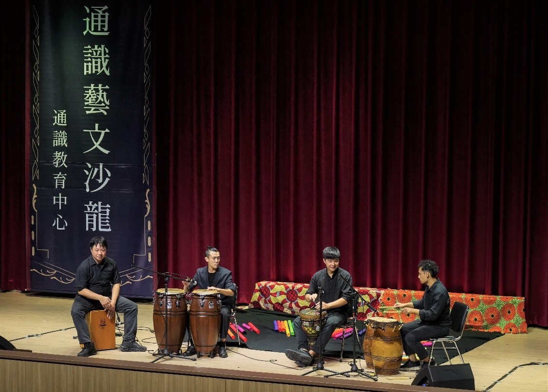 樂團每首曲目皆結合多種打擊樂器，讓聆聽者感受律動之美