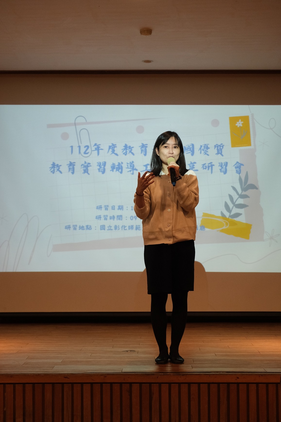 教育部師資培育及藝術教育司卓科長意屏於開幕式致詞。