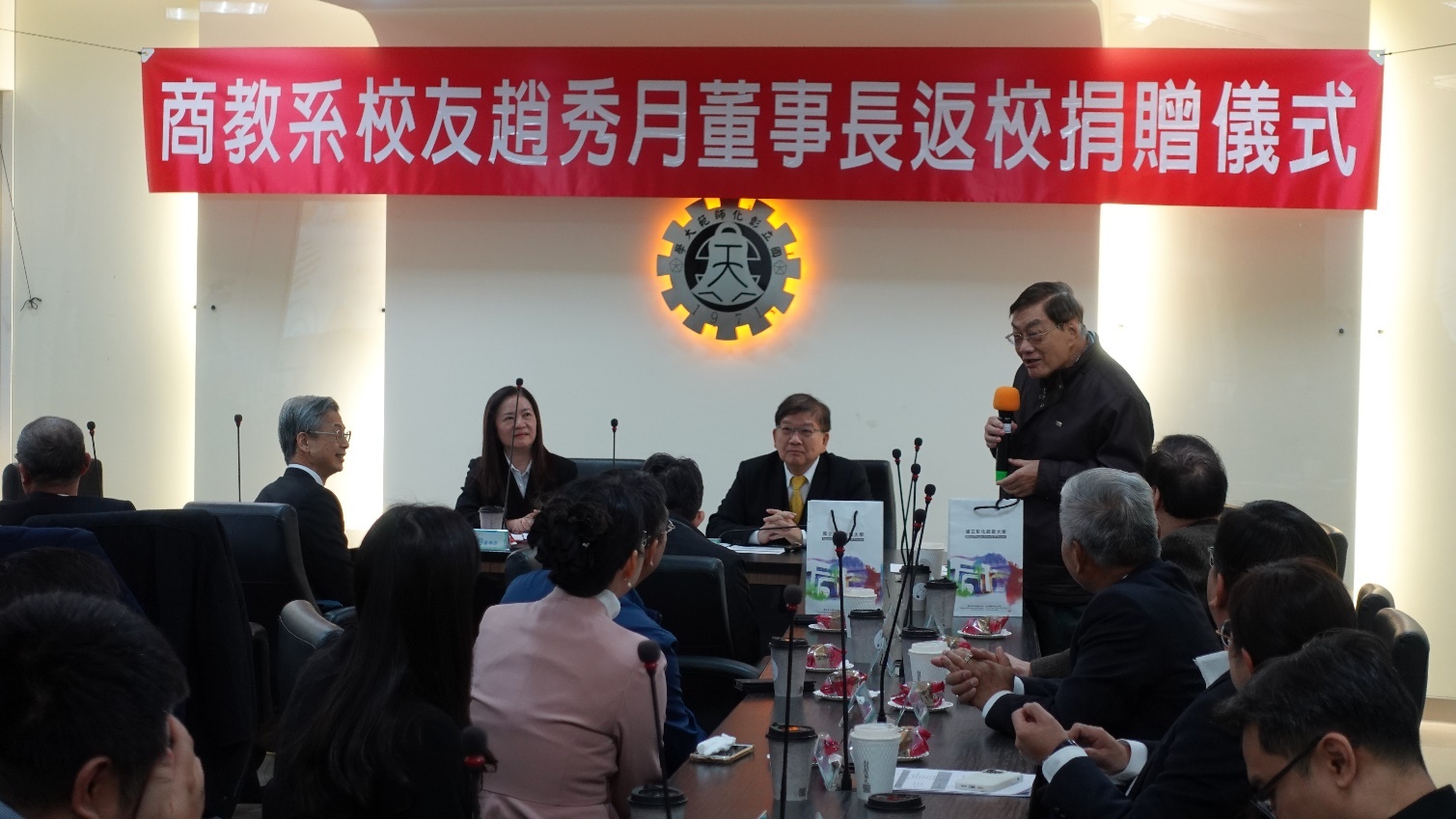 卓播英院長於儀式前致詞勉勵。