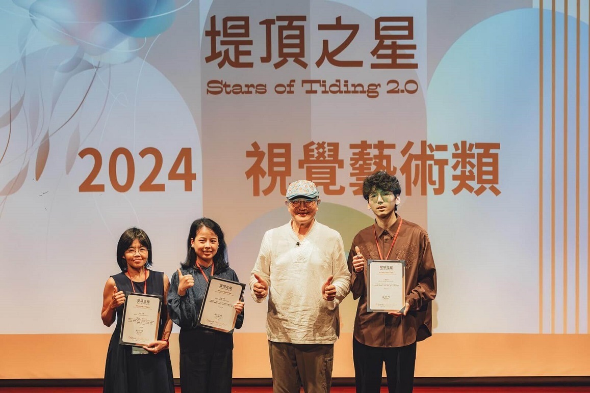 美術學系USR「生態家園.城鄉永續:彰化生態藝術計畫」師生參與王道銀行徵件入選頒獎合影。