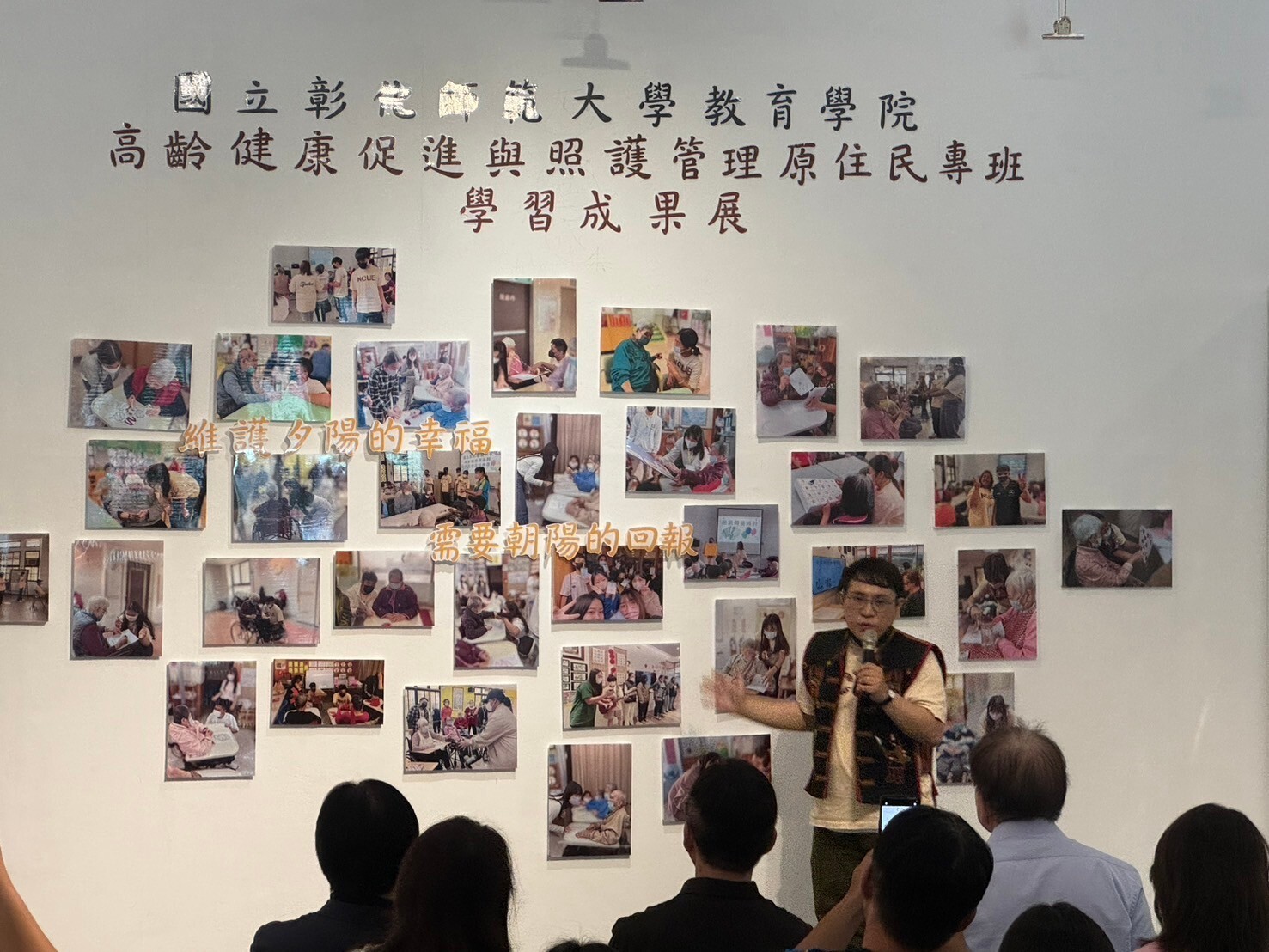 原住民專班洪宏老師為學習成果展作介紹