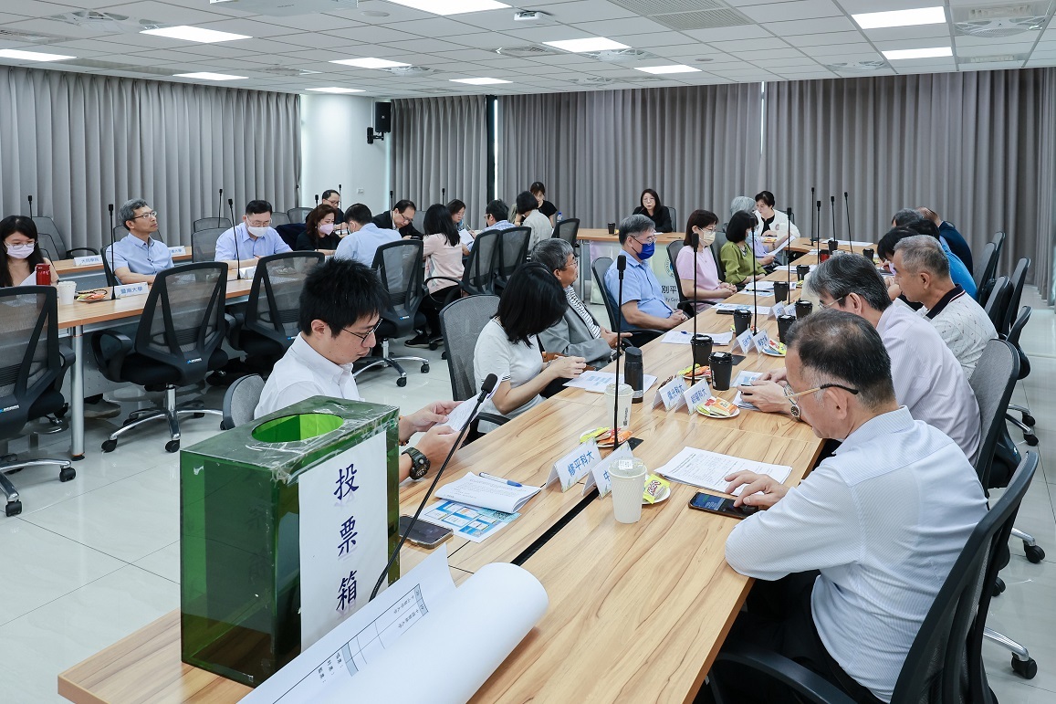 中區大專校院性別平等教育委員會執行秘書第1次座談會共有中部地區37所大專校院執行秘書出席與會，會中並選出中區性平中心工作小組委員。