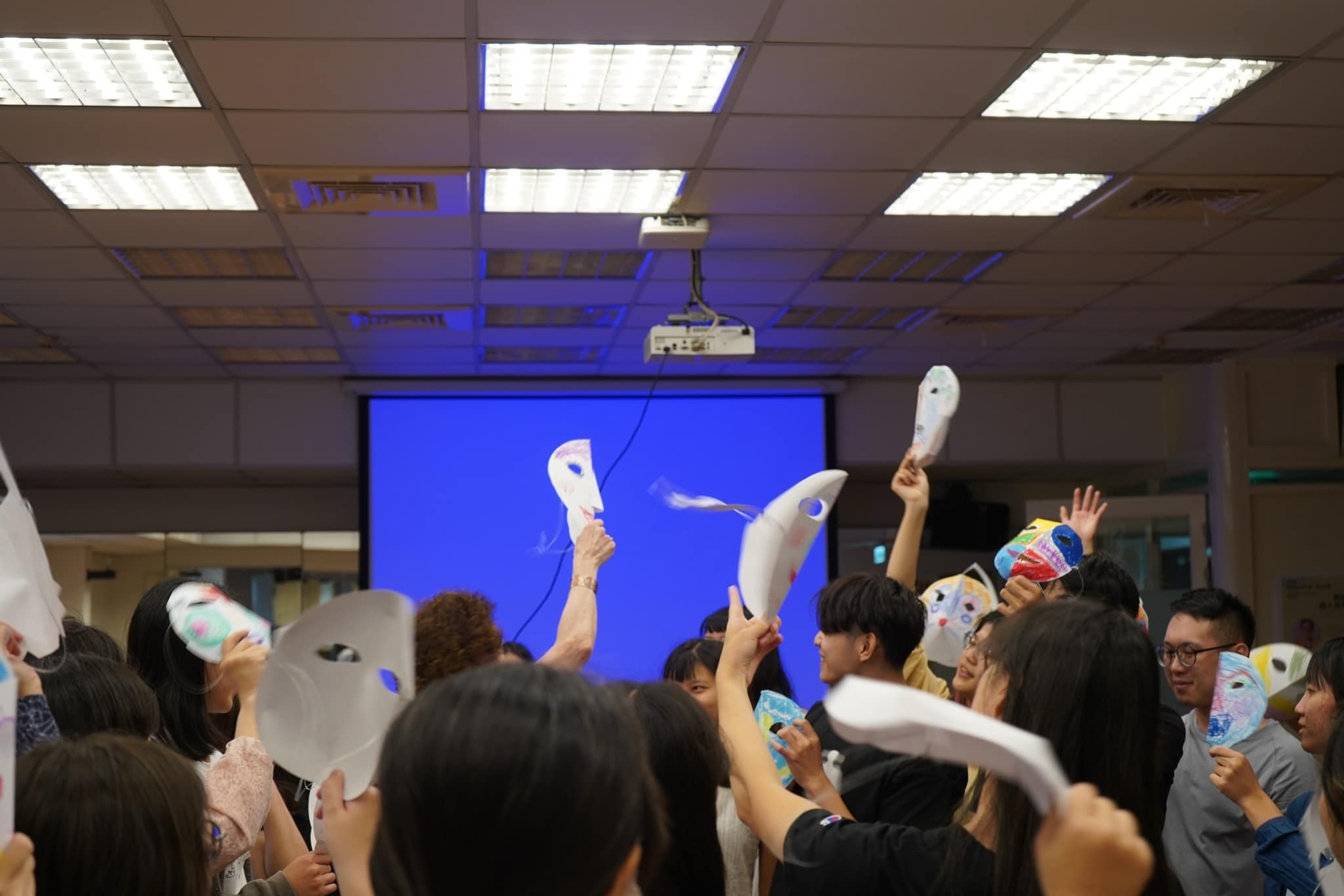 脫下面具後，看見大家的真實樣貌