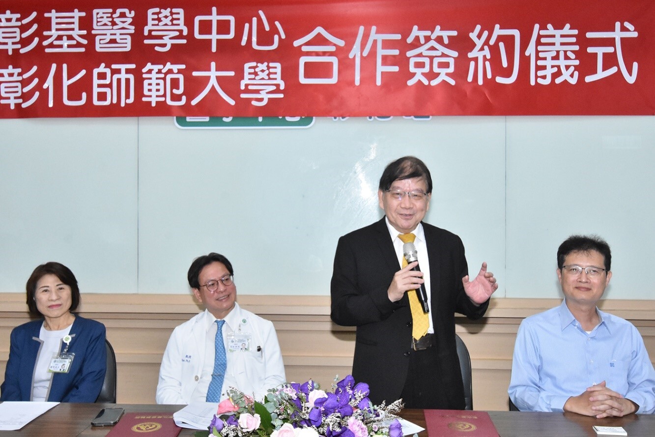 陳明飛校長於致詞時表示，本校112年首屆長期健康照護專班已有同學赴彰基實習，表現深獲肯定。