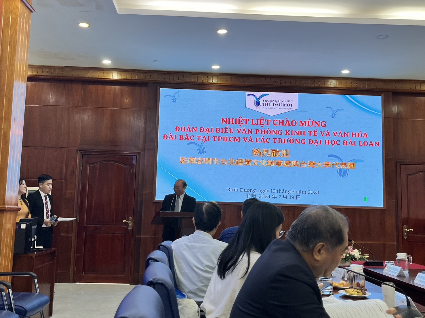 張琇惠組長拜會越南土龍木大學。