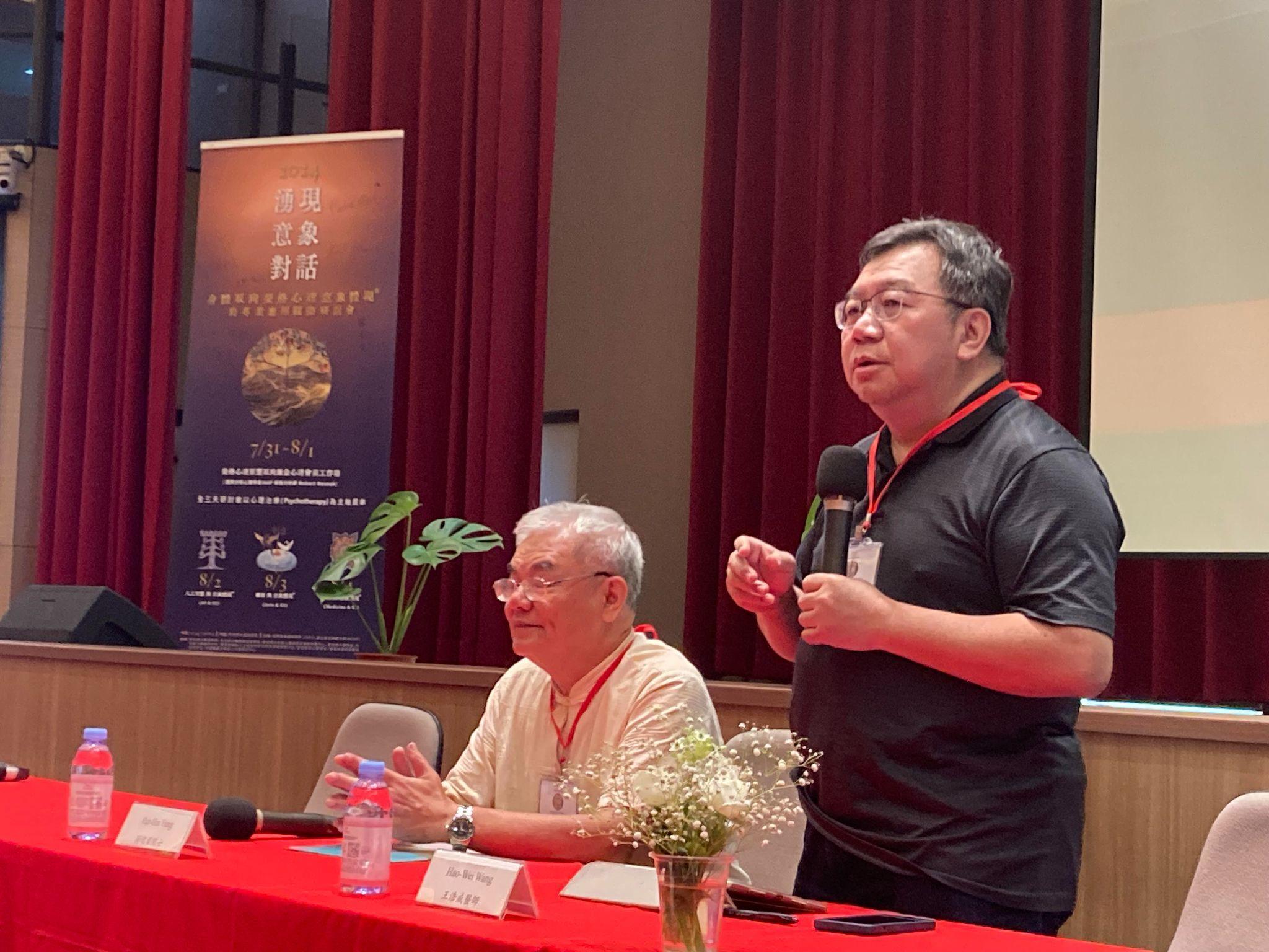 大會主題演講三：討論與回應（左：中央研究院楊儒賓 院士；右：臺灣榮格心理學會理事長王浩威醫師）