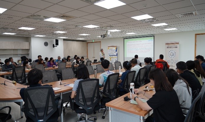 來自全國各地的科學教育50多位相關人員出席，現場座無虛席。