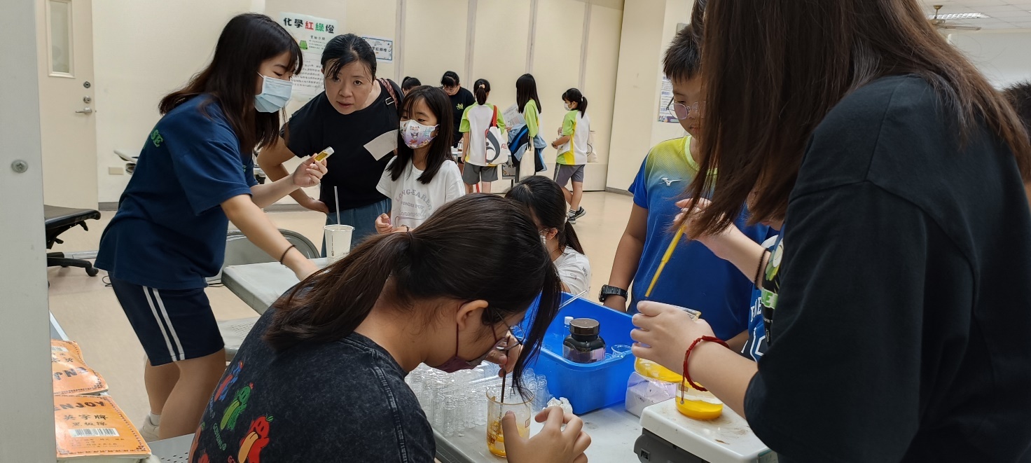 彰化女中科趣攤位