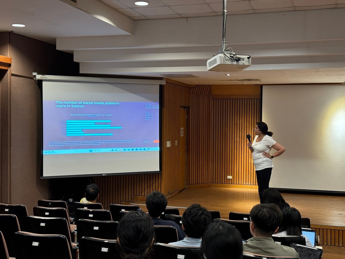 ACA理事長分享台灣各社群平台使用狀況。