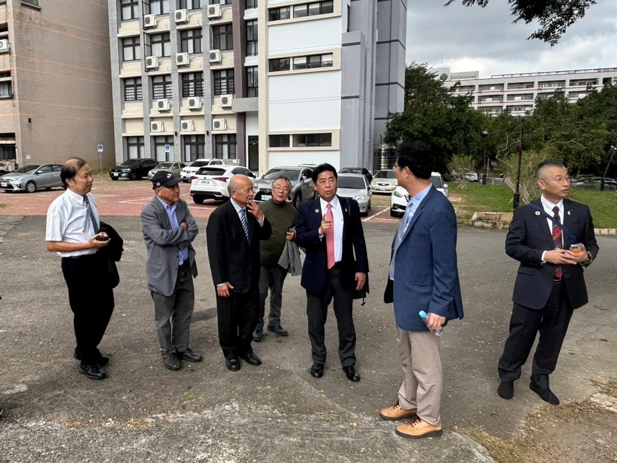 來賓參訪本校寶山校區。