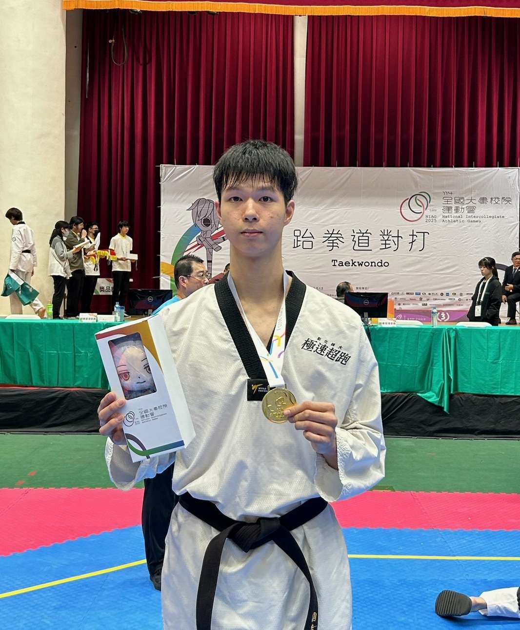 公開男生組跆拳道對打87公斤級第一名-洪俊義。