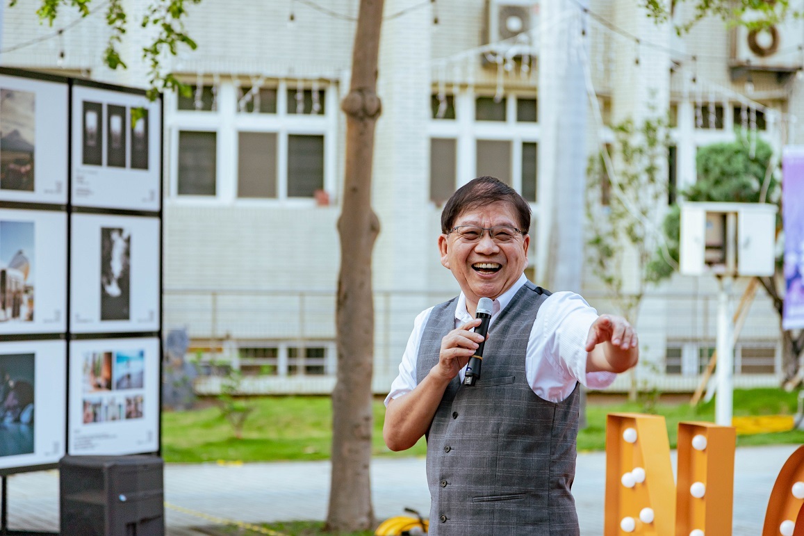 陳明飛校長開心與大家分享校園趣事。