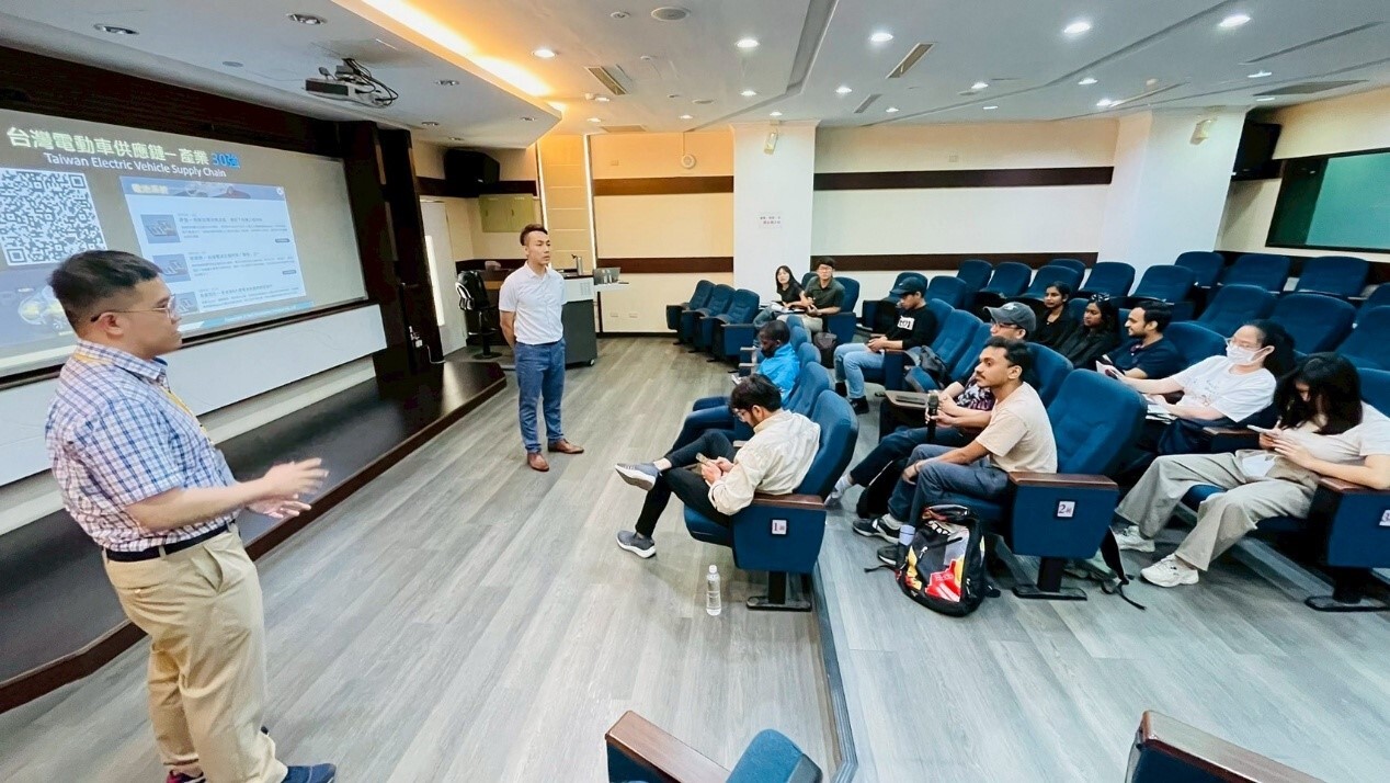 職涯講座活動一景 Scene from a Career Talk event.