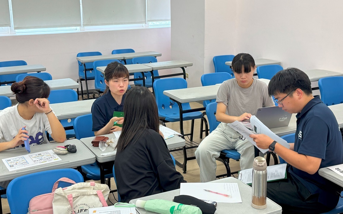 本校與實驗學校共同研發課程、教學設計及教材研發(pH大對決：AI判官來了!)-彰化縣立鹿江國際中小學的蔡欣展與黃詩涵兩位教師到校指導試教。