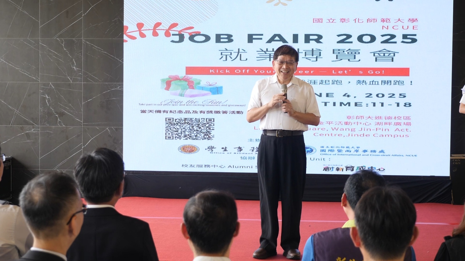 陳明飛校長於就博會開幕典禮致詞。President Ming-Fei Chen delivered remarks at the opening ceremony of the job fair.