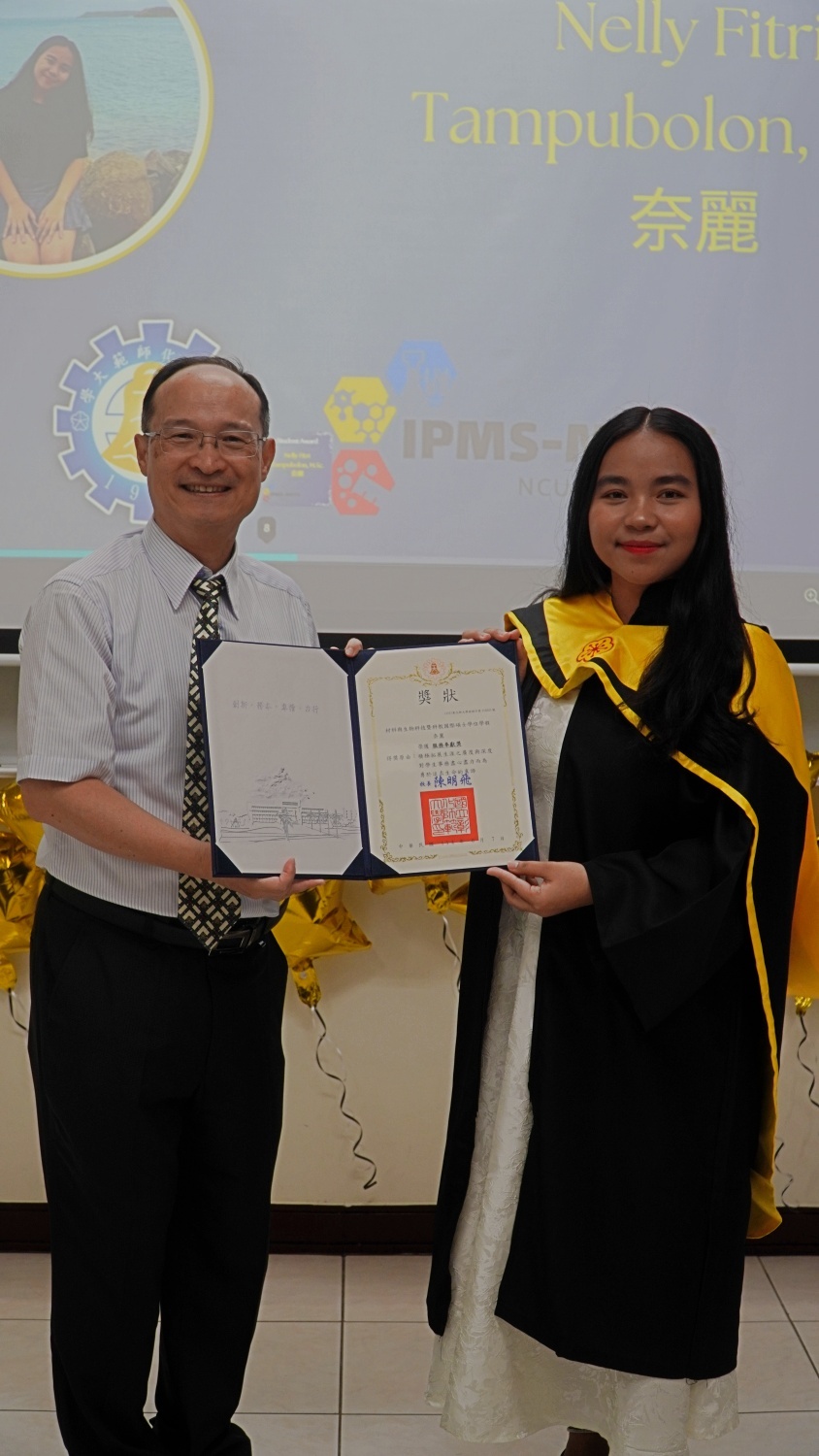 IMPS服務奉獻獎由Nelly Fitri Tampubolon獲得，她同時代表畢業生致謝詞。 The IMPS Service Contribution Award was presented to Nelly Fitri Tampubolon, who also delivered a speech on behalf of the graduates.