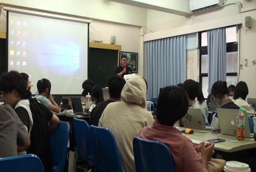 弘道基金會台中服務處陳國慶處長針對同學發表給予回饋