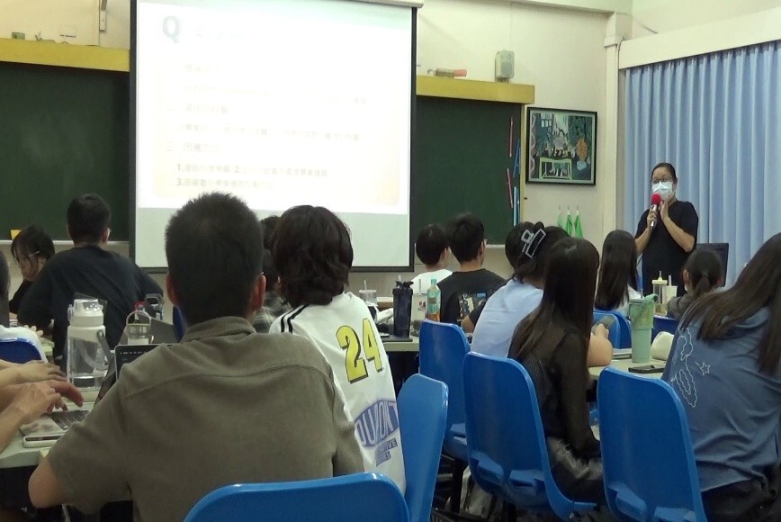 晨陽學園祝佳伶組長針對同學發表進行回應