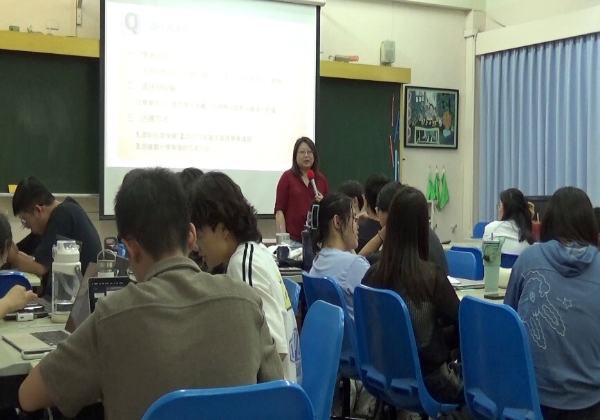 本校輔導與諮商學系白倩如副教授針對本次發表會進行總結