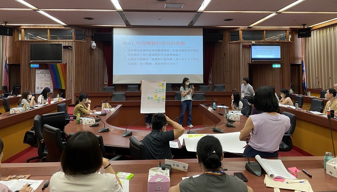 中部地區國立大專校院負責承辦性平與主計業務的同仁於座談會分享各校性別預算推動經驗。