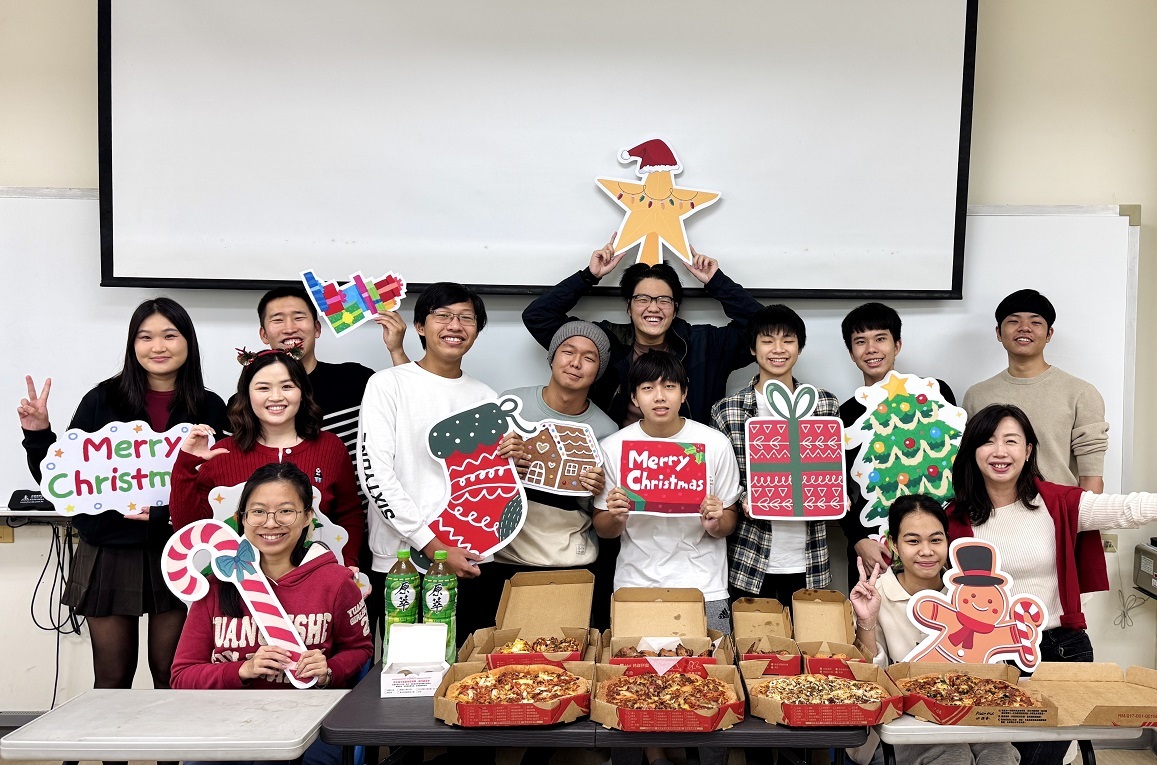 國際專修部班會暨聖誕節活動。Class Meeting and Christmas Celebration at IFP.