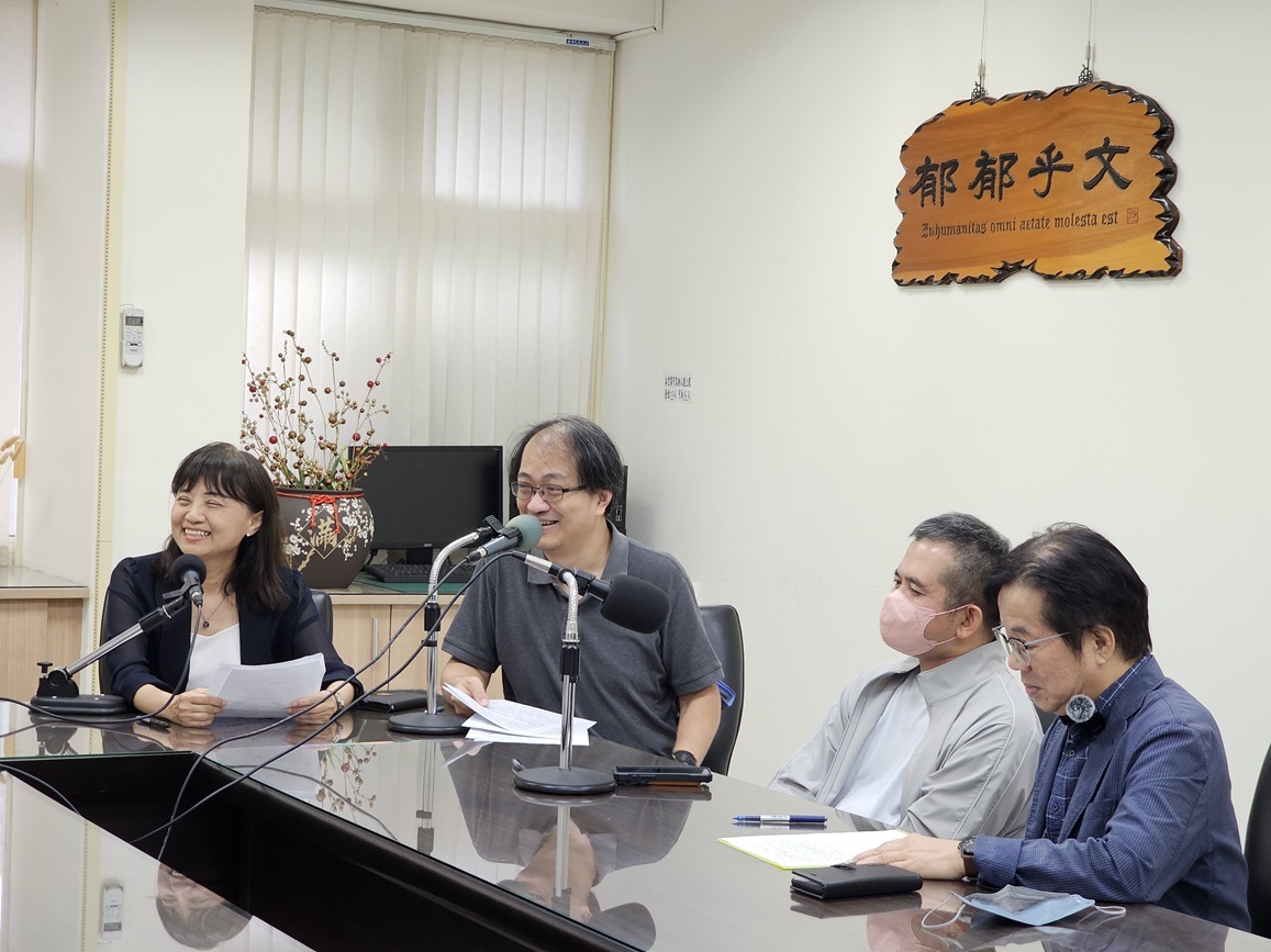 文學院AI人文辦學有成，受邀飛碟聯播網專訪。