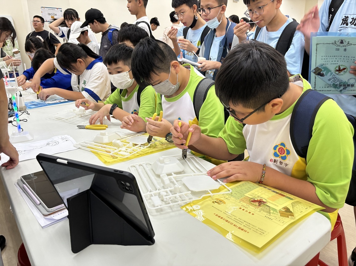 「搜惹Vㄟ扣」科趣攤位