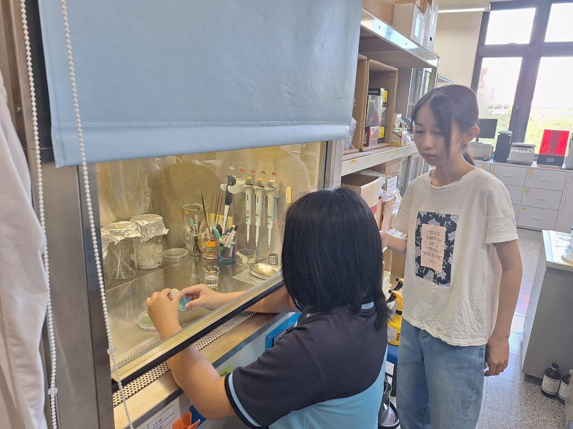 理學院生物學系「海洋生物技術實驗室」參訪