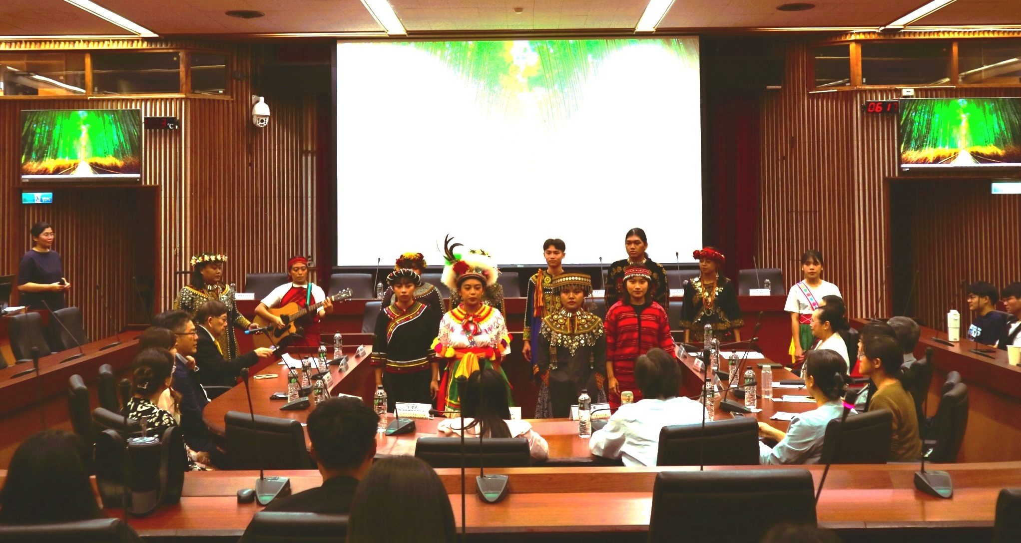 彰師原動力IVALA社團吟唱傳統歌謠迎接來賓