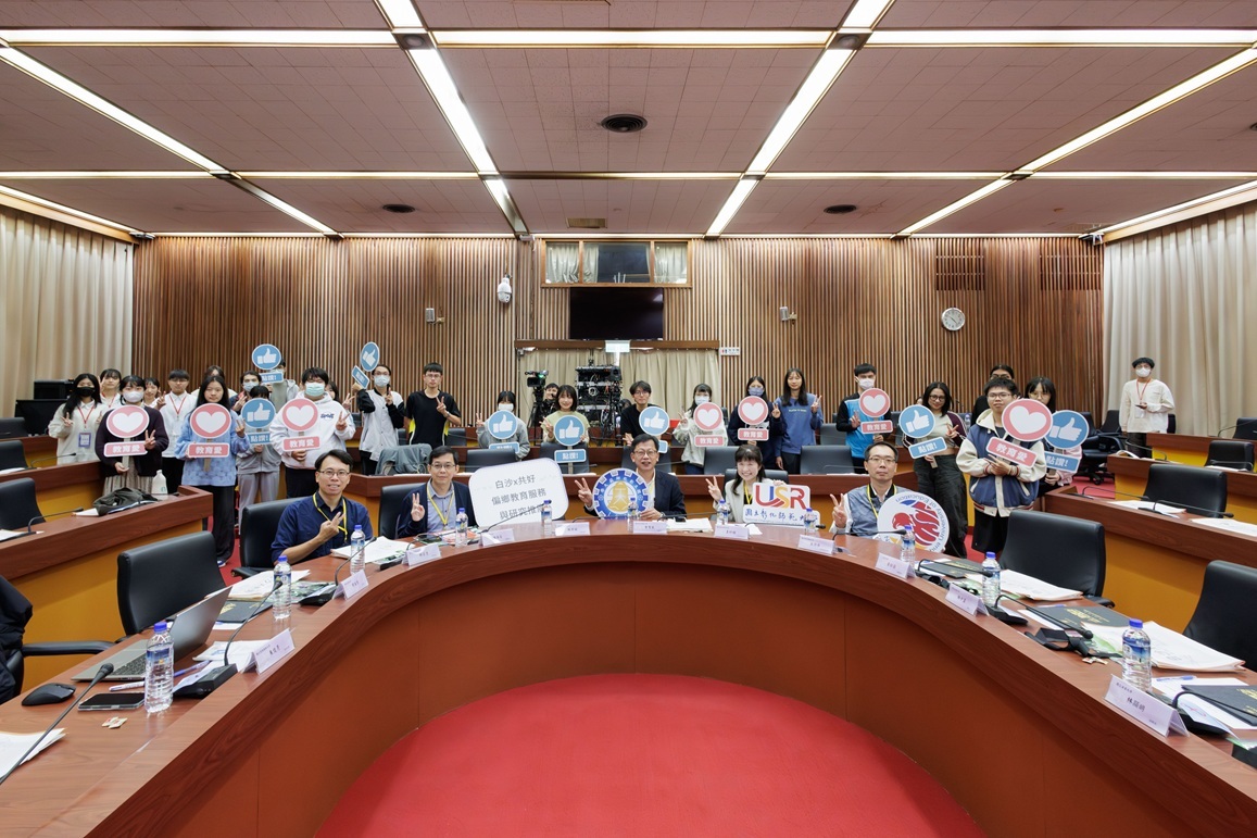 本校、國立臺南大學、國立暨南國際大學、國立屏東大學與元智大學共五校USR計畫團隊,齊聚「點亮偏鄉的未來:USR教育實踐的藍圖與展望」SIG跨校交流論壇,分享在北中南各地實踐偏鄉教育的經驗與成果。