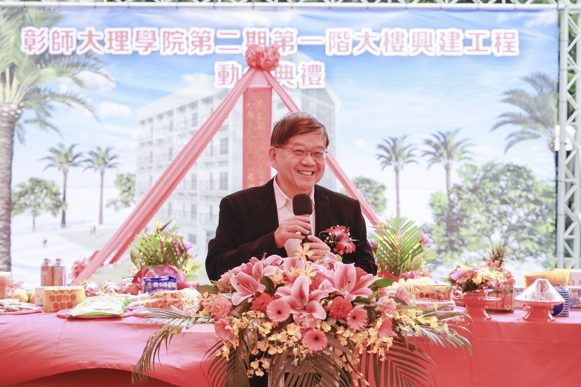 陳明飛校長率領師長同仁及施工單位進行祭拜及動土奠基儀式。