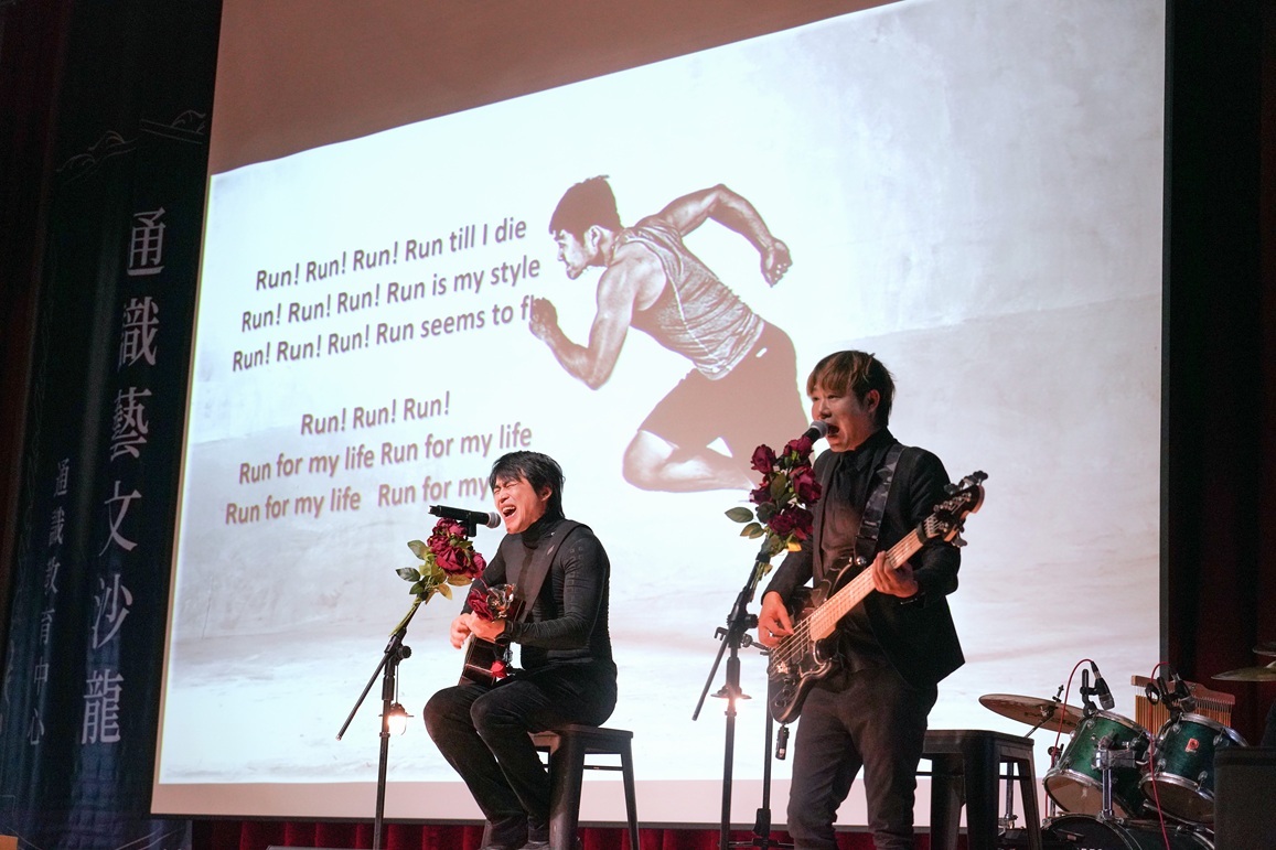 蘇世揚醫生與黃柄欽老師演唱「RUN」