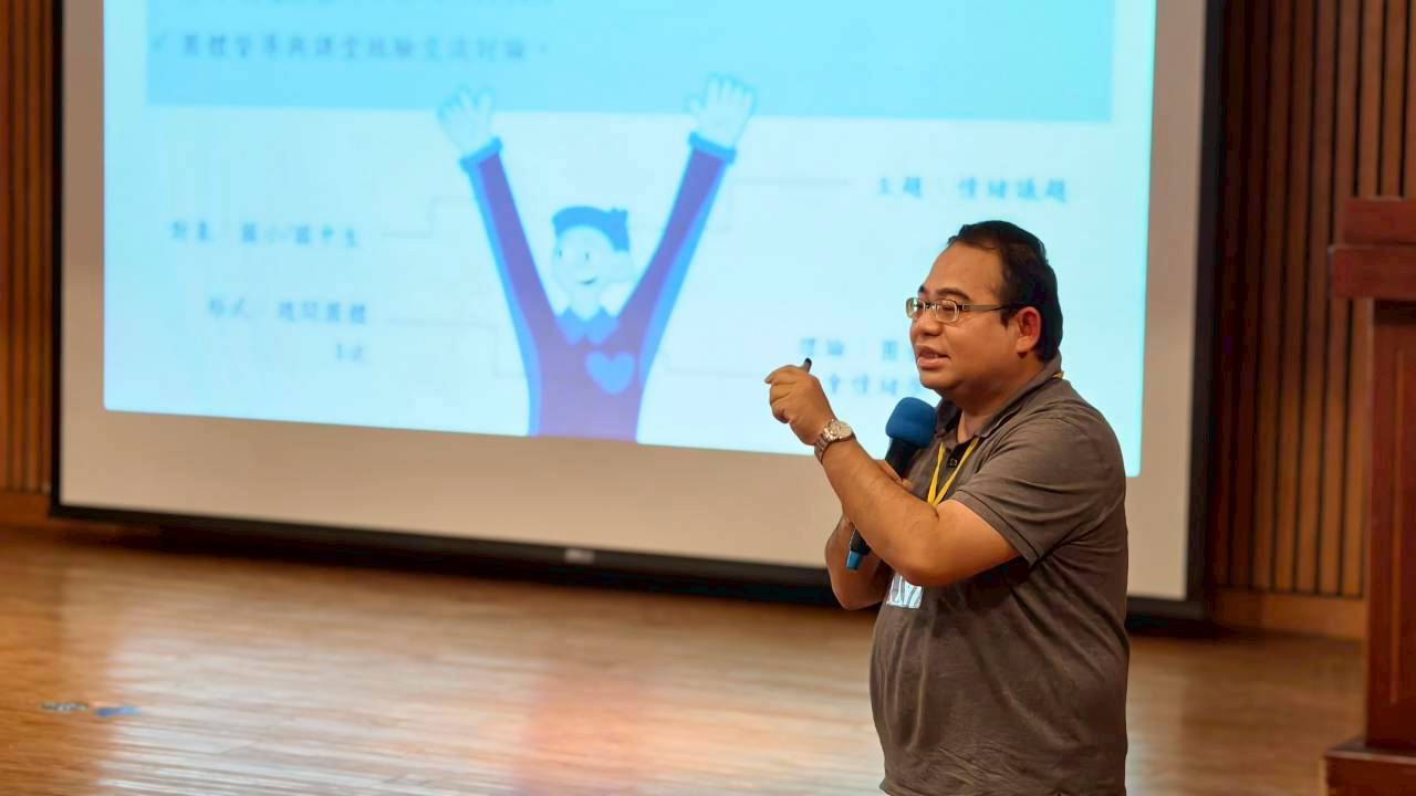 國立臺北教育大學心理與諮商學系謝政廷助理教授進行專題演講,演講題目:「教兒少好好生氣-SEL融入兒童與青少年團體的實踐與反思」