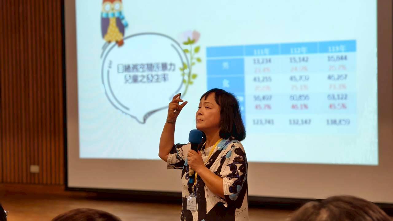 國立暨南國際大學諮商心理與人力資源發展學系林妙容副教授進行專題演講,演講題目:「看不見的傷口 - 目睹兒團體之實踐與省思」