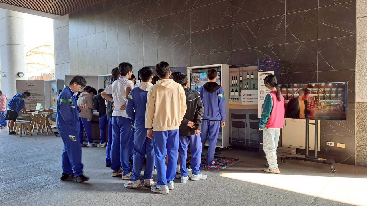 彰師附工同學參展與互動體驗遊戲