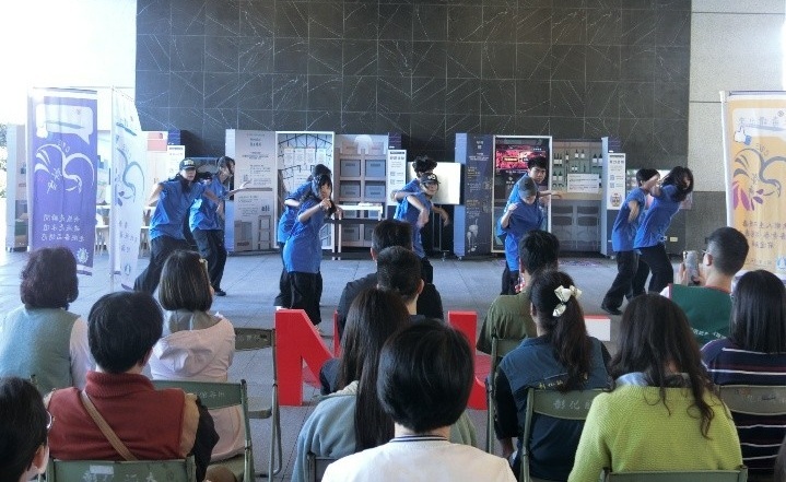 熱舞社同學開幕式表演