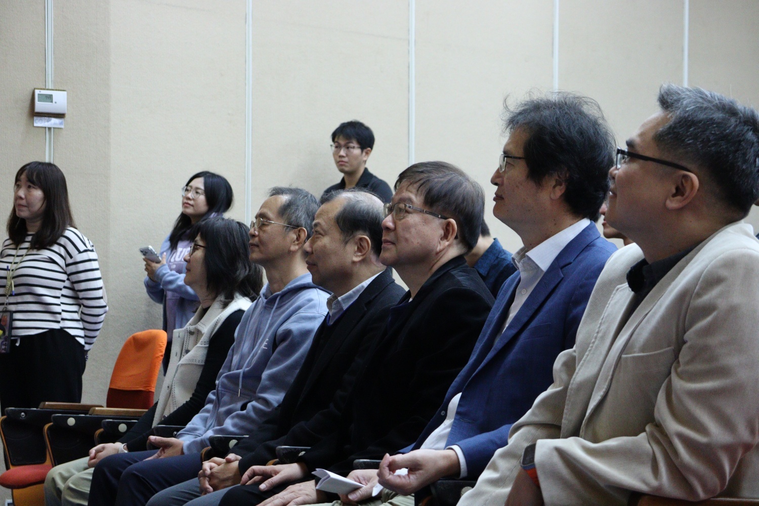 陳校長、陳副校長、林教務長、李國際長以及國際處洪義盛組長與張琇惠組長等師長均出席成軍儀式，共襄盛舉。President Chen, Vice President Chen, Dean Lin, Dean Lee, and Division Chiefs Yi-Sheng Hung and Sally Chang from OICA, along with other faculty members, attend the inauguration ceremony to show their support.