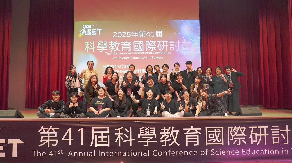 科學教育研究所鄭章華所長（後排左四）與所上師長及工作人員合影