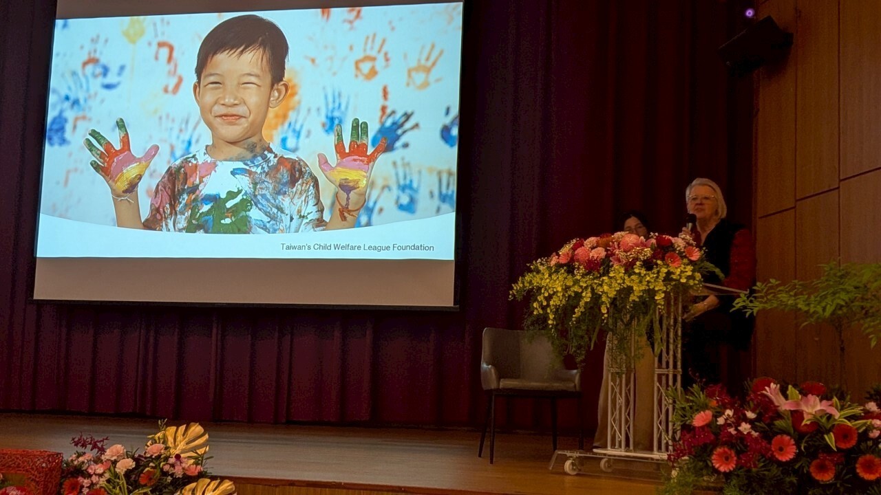 Dr. Linda E Homeyer進行大會專題演講分享