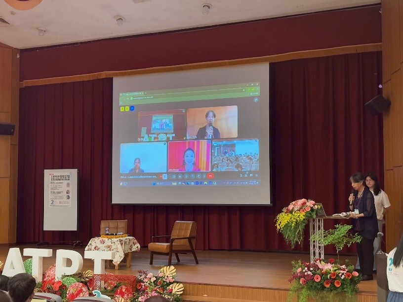 沐光心理諮商所王文秀諮商心理師為大會專題研討進行開場